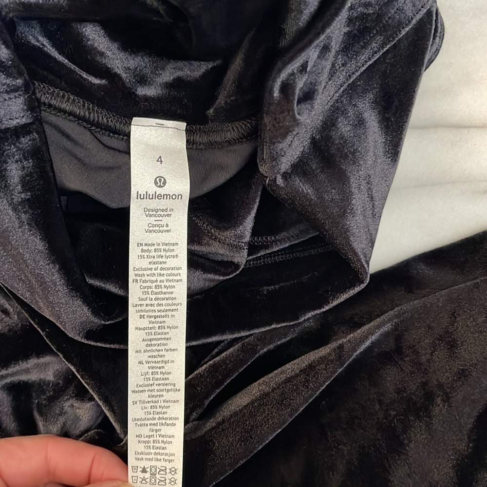 LULULEMON Black Velvet Leggings size 4 NEW - Picture 6 of 6